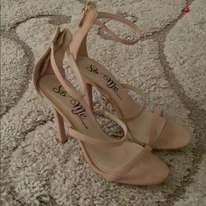 Fashion nova heels in NWOT condition! Never worn